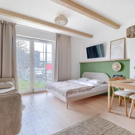 4 Pory Roku- 200m Plaza, Prywatny Parking