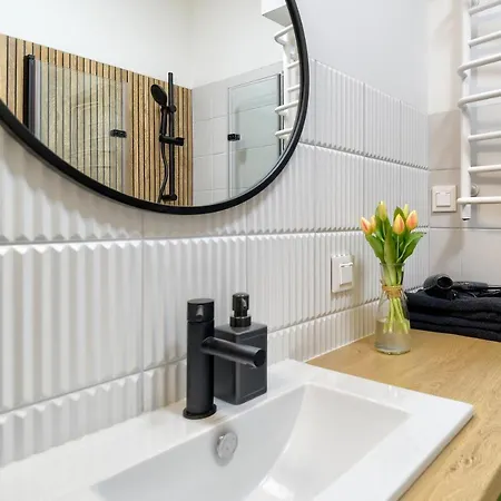 4 Pory Roku- 200m Plaza, Prywatny Parking Apartment *