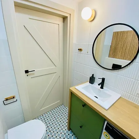 4 Pory Roku- 200m Plaza, Prywatny Parking Apartment