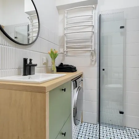 4 Pory Roku- 200m Plaza, Prywatny Parking