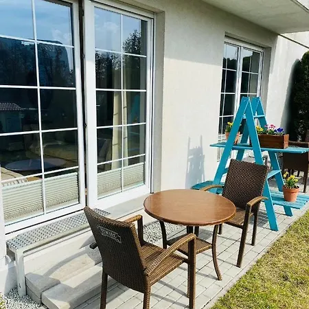 4 Pory Roku- 200m Plaza, Prywatny Parking Apartment *