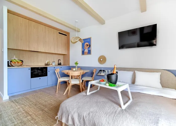 4 Pory Roku- 200m Plaza, Prywatny Parking *