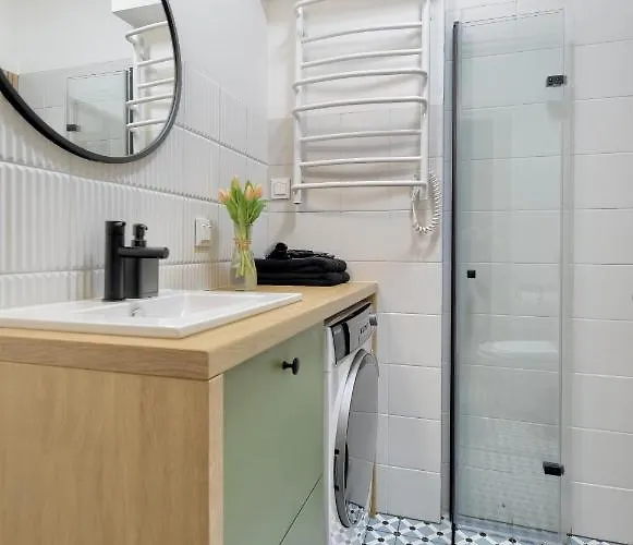 4 Pory Roku- 200m Plaza, Prywatny Parking